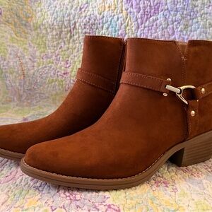 White Mountain Chestnut Ankle Booties